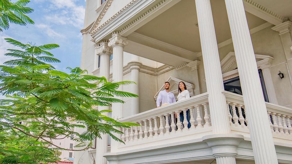 White Mansion 白色公馆 Hotel Пном Пен Екстериор снимка