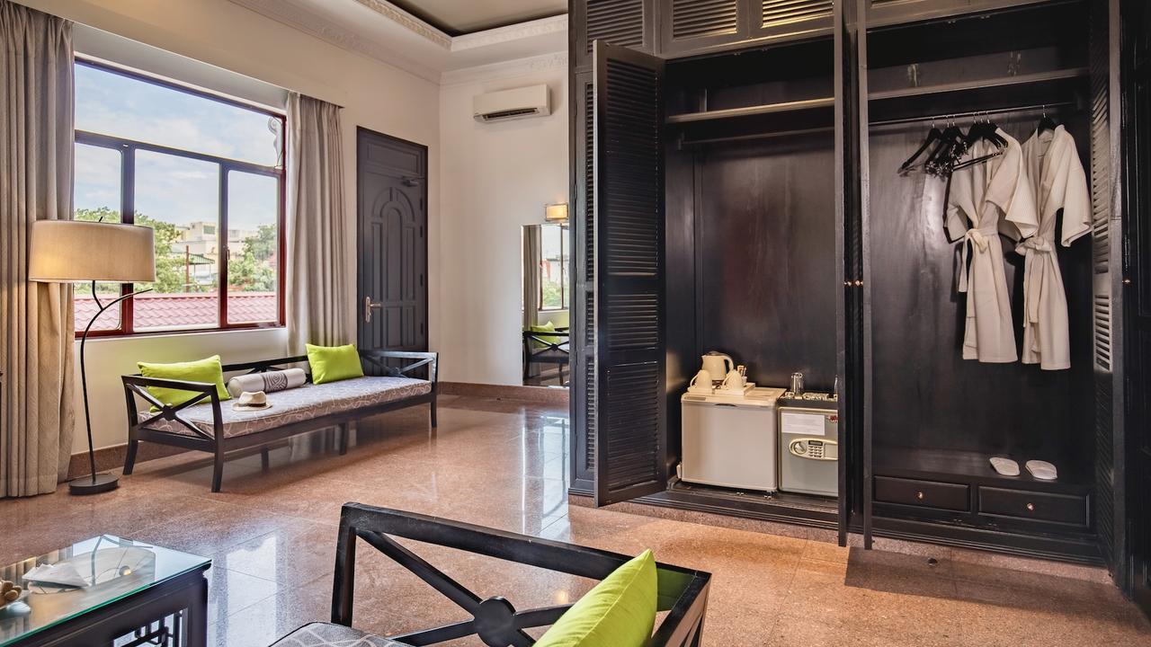 White Mansion 白色公馆 Hotel Пном Пен Екстериор снимка