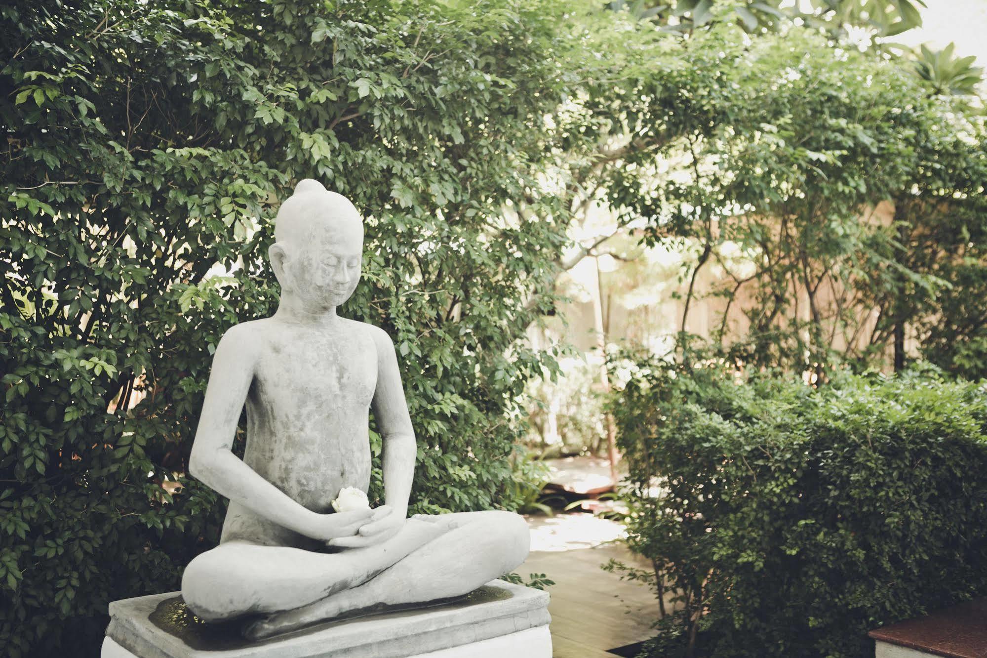 White Mansion 白色公馆 Hotel Пном Пен Екстериор снимка