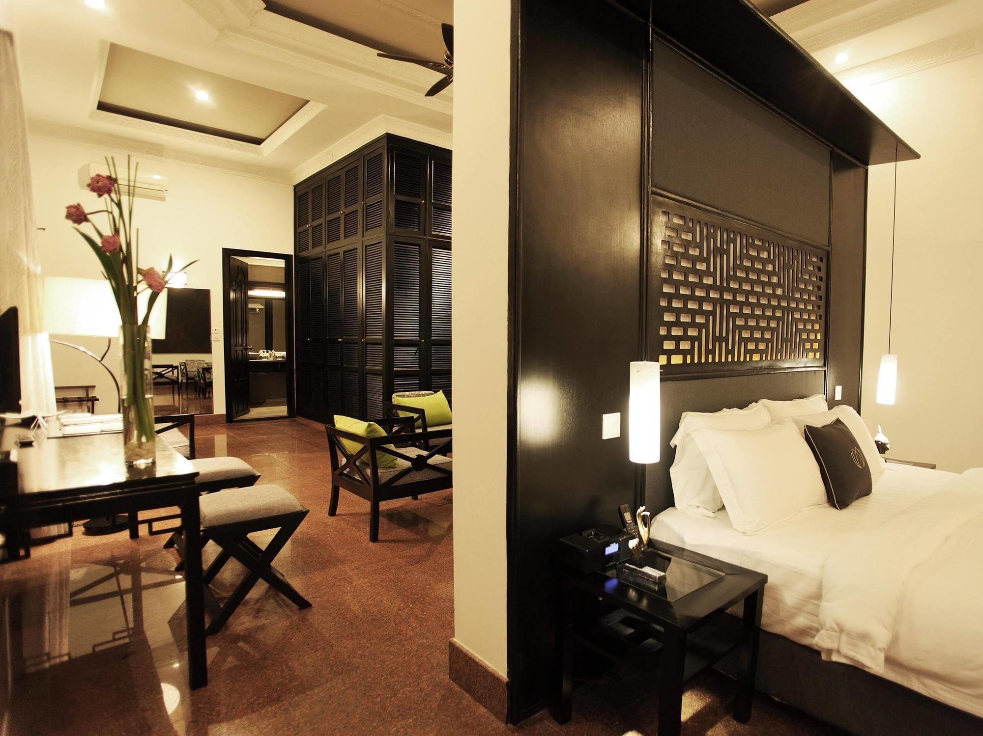 White Mansion 白色公馆 Hotel Пном Пен Екстериор снимка