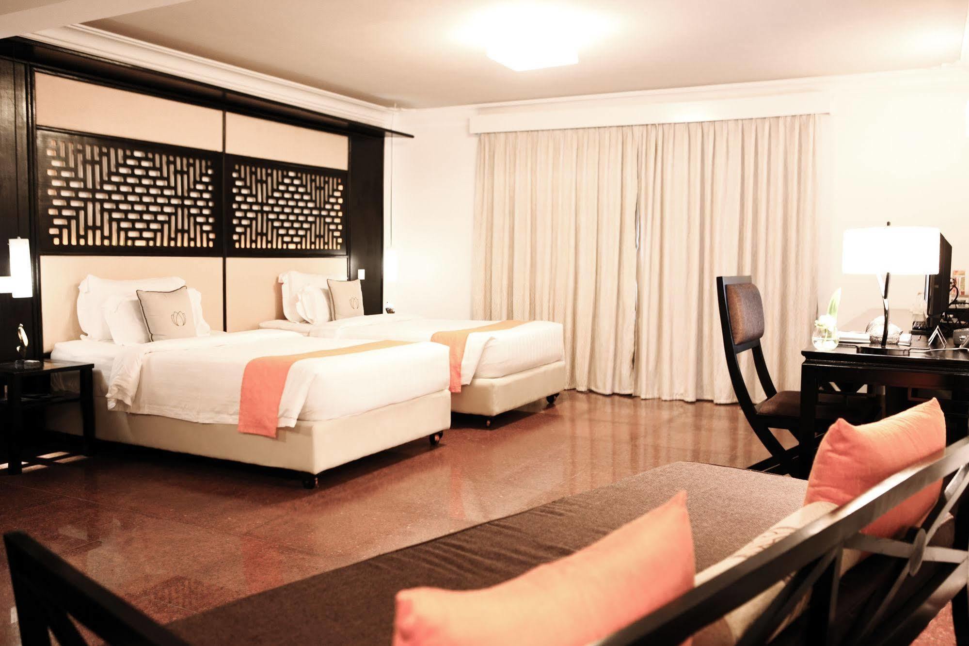 White Mansion 白色公馆 Hotel Пном Пен Екстериор снимка