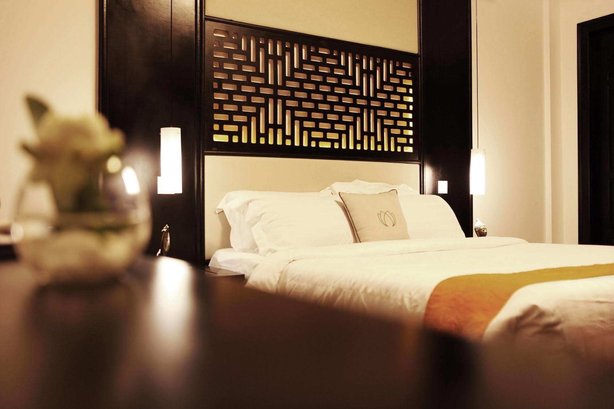 White Mansion 白色公馆 Hotel Пном Пен Екстериор снимка
